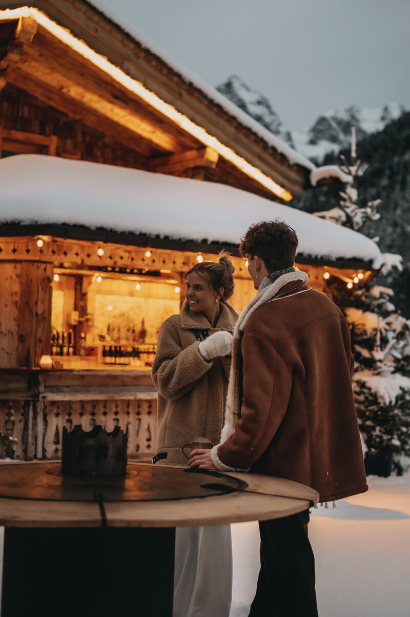 gluehwein-lagerfeuer-jufenalm-winter23