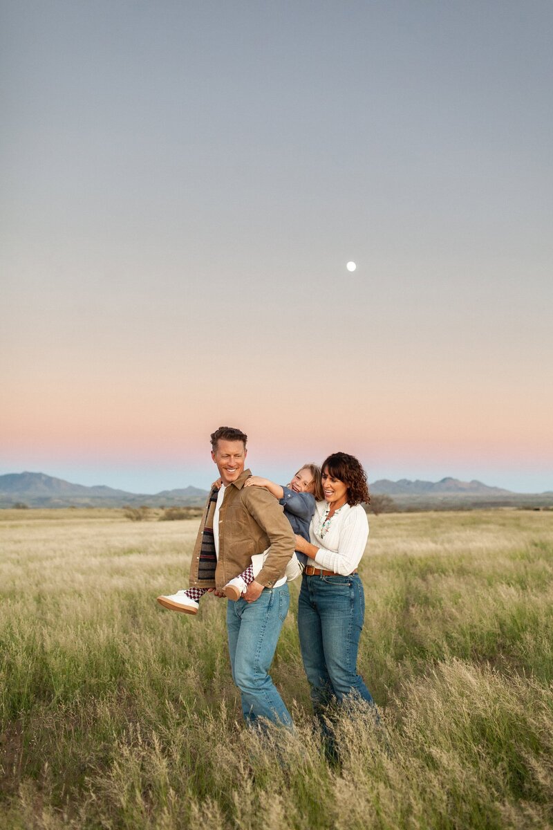 fletcher-and-co-sunset-family-field-portrait-lifestyle-photography-sonoita-arizona_062