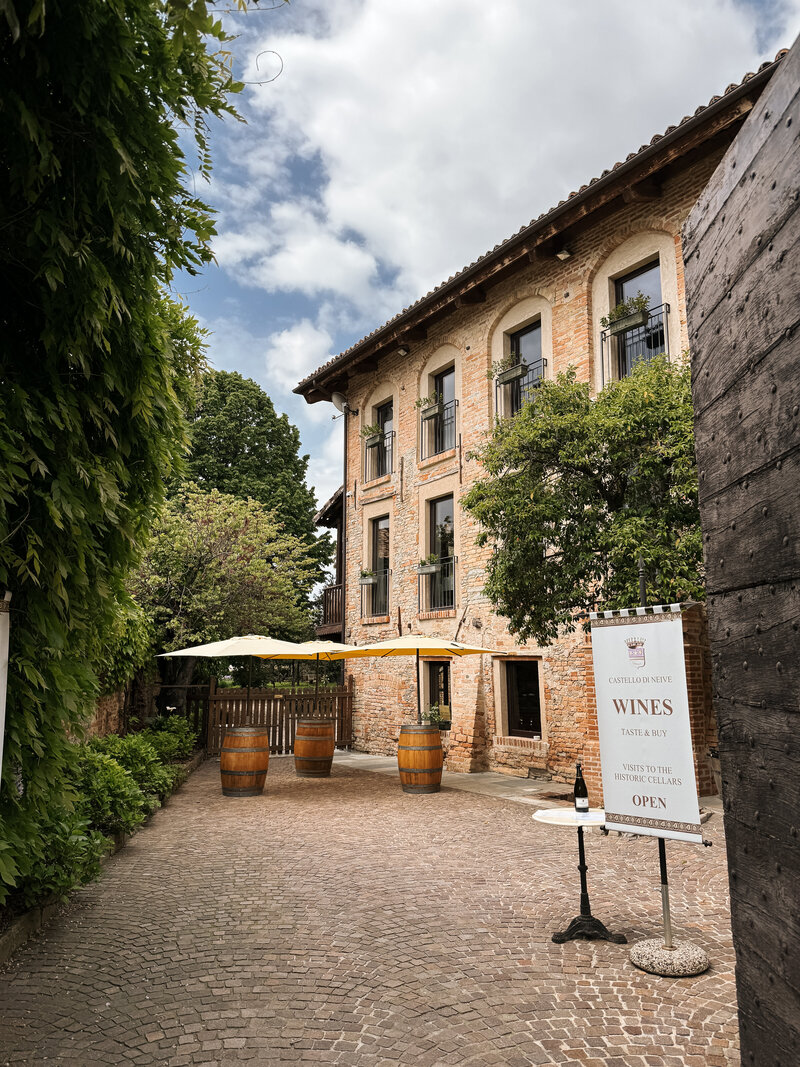 castello di neive barbaresco 2020 wine in italy