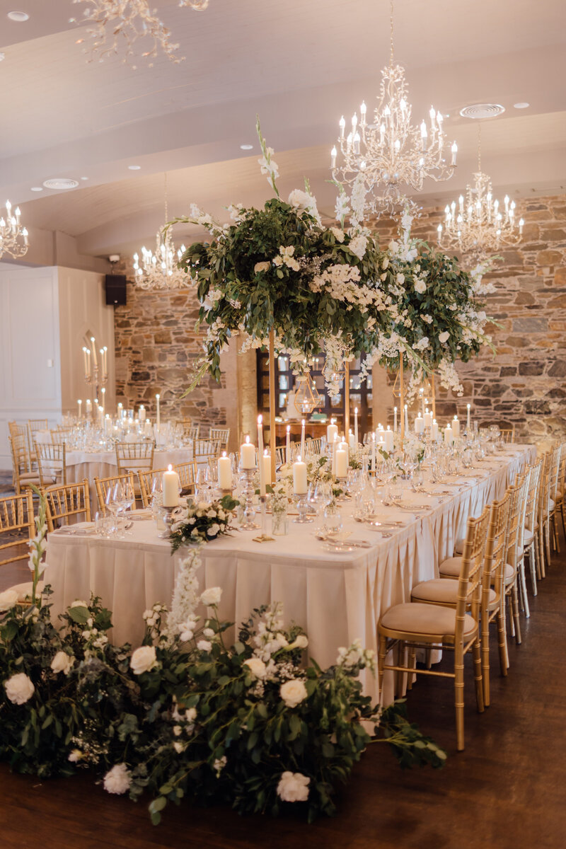 hanging-florals-at-your-wedding-venue