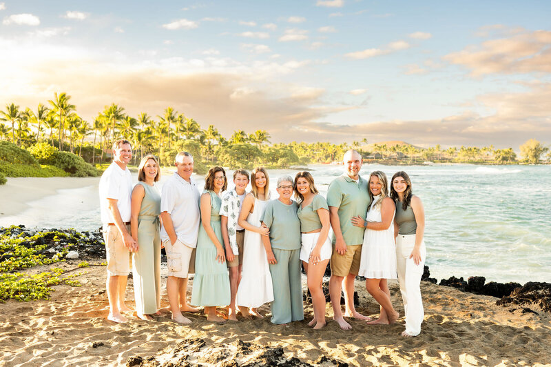 kona hawaii photographer capturing family at sunrise-145