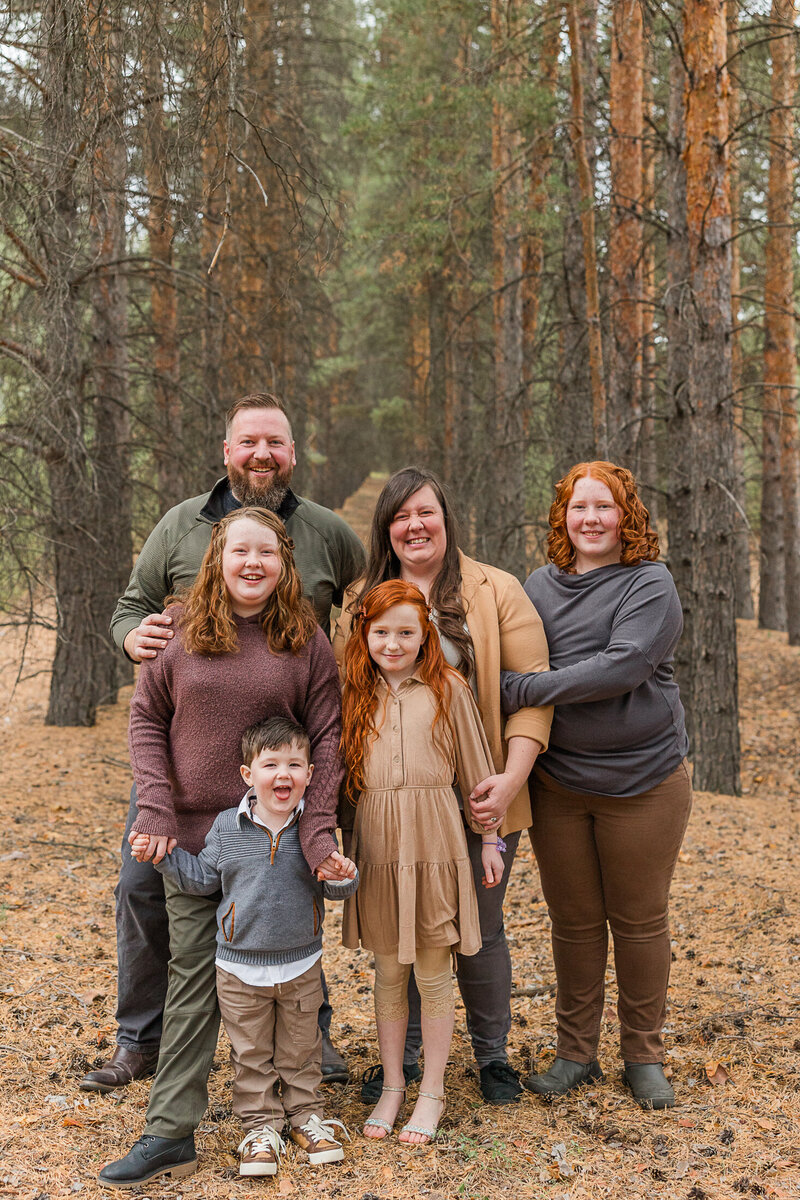 2024-krystal-moore-photography-sask-forest-family-session-fall-3