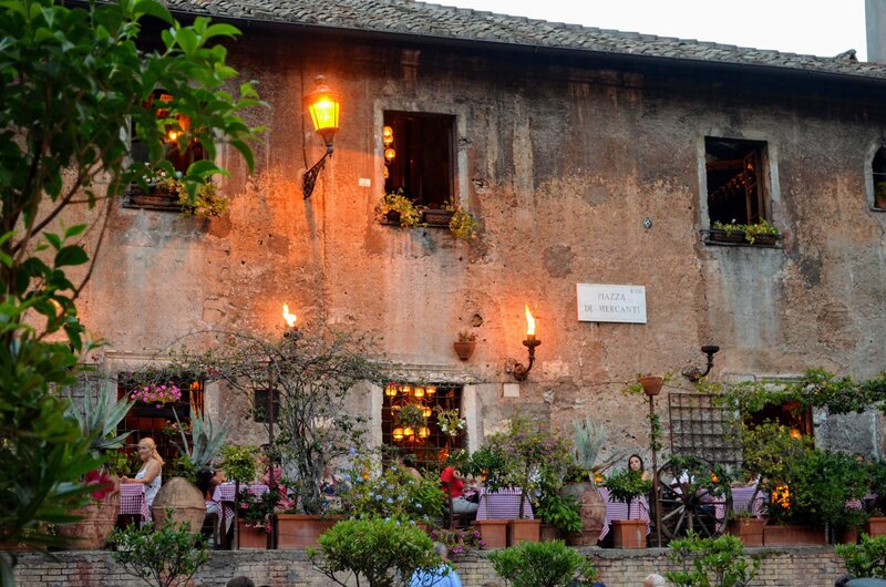 Garden dining in Italy