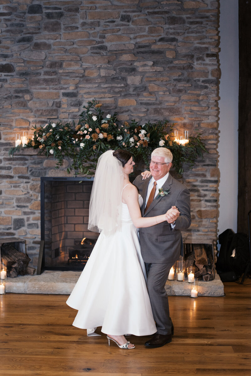 sarah-elizabeth-studio-ohio-wedding-photographer-the-landing-cummins-wedding-friday-first-dances-49