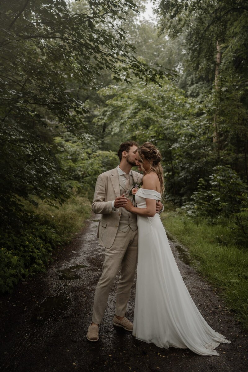 Huwelijksfotografie, Trouwfotograaf twente, trouwfotograaf oldenzaal, trouwfotograaf overijssel, BEAU À BO, intieme trouwfoto's, pure foto's