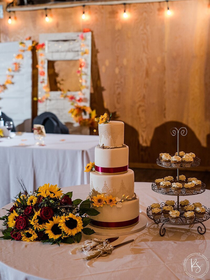 weddingcake edible cake lace sunflowers