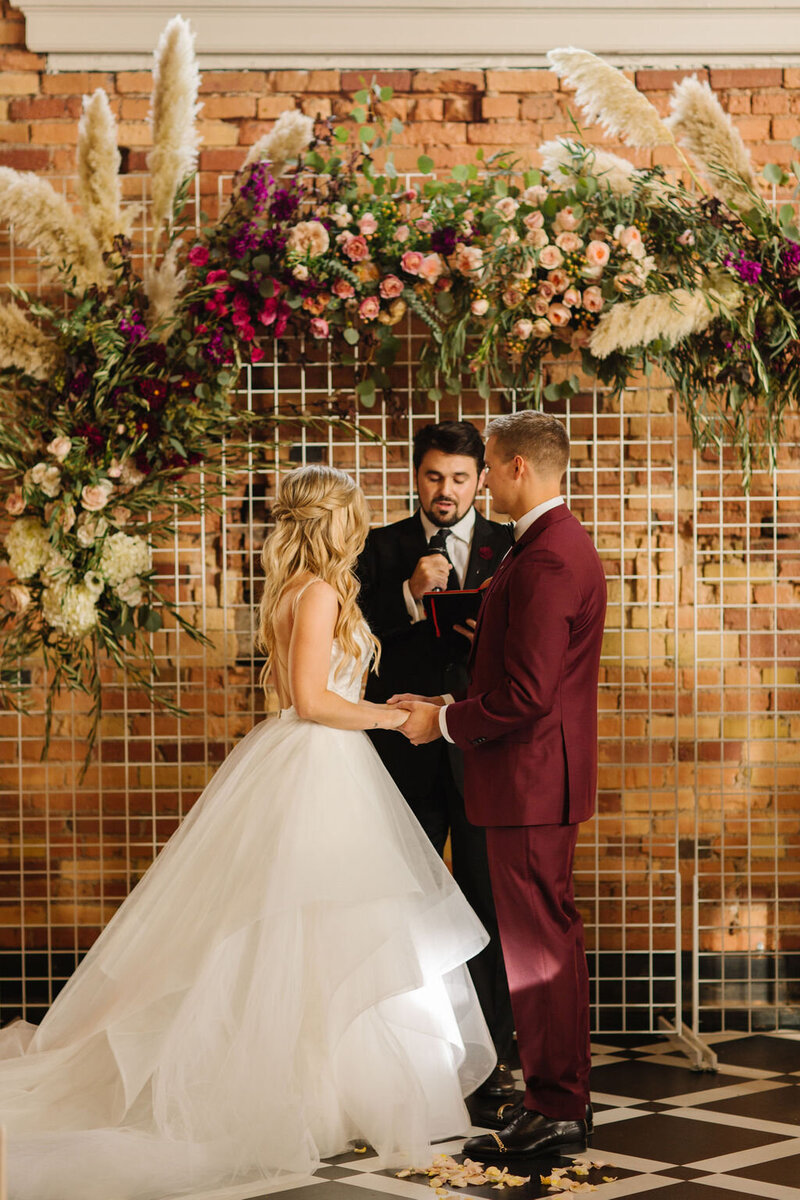 grid-wall-ceremony-arch-decor