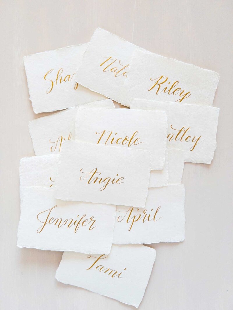gold-calligraphy-wedding-name-cards