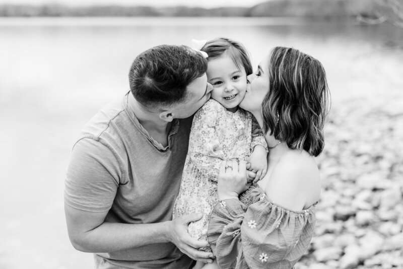 parens kissing their daughter on the cheek