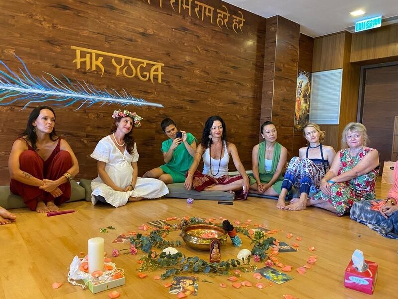 Victoria Gagarina leads empowering women’s circles in San Miguel De Allende, creating sacred space for connection, healing, sound therapy, and spiritual growth through ancestral practices and guided ceremonies.
