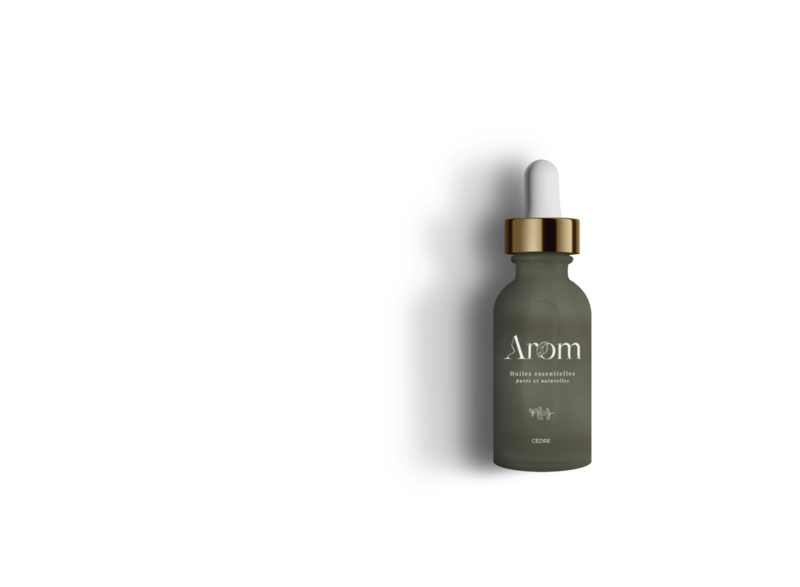 Flacon d'huile essentielle en verre kaki avec logo Arôm, pipette blanche et doré. Packaging crée par le STudio Youmé, graphisme en vendée.