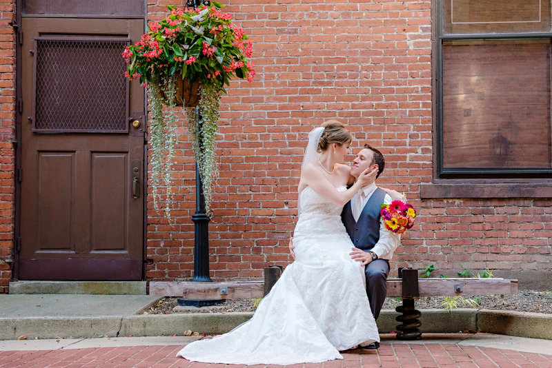 JandDstudio-wedding-photogrphy-york-pa-outdoor-brideandgroom-sitting-bench