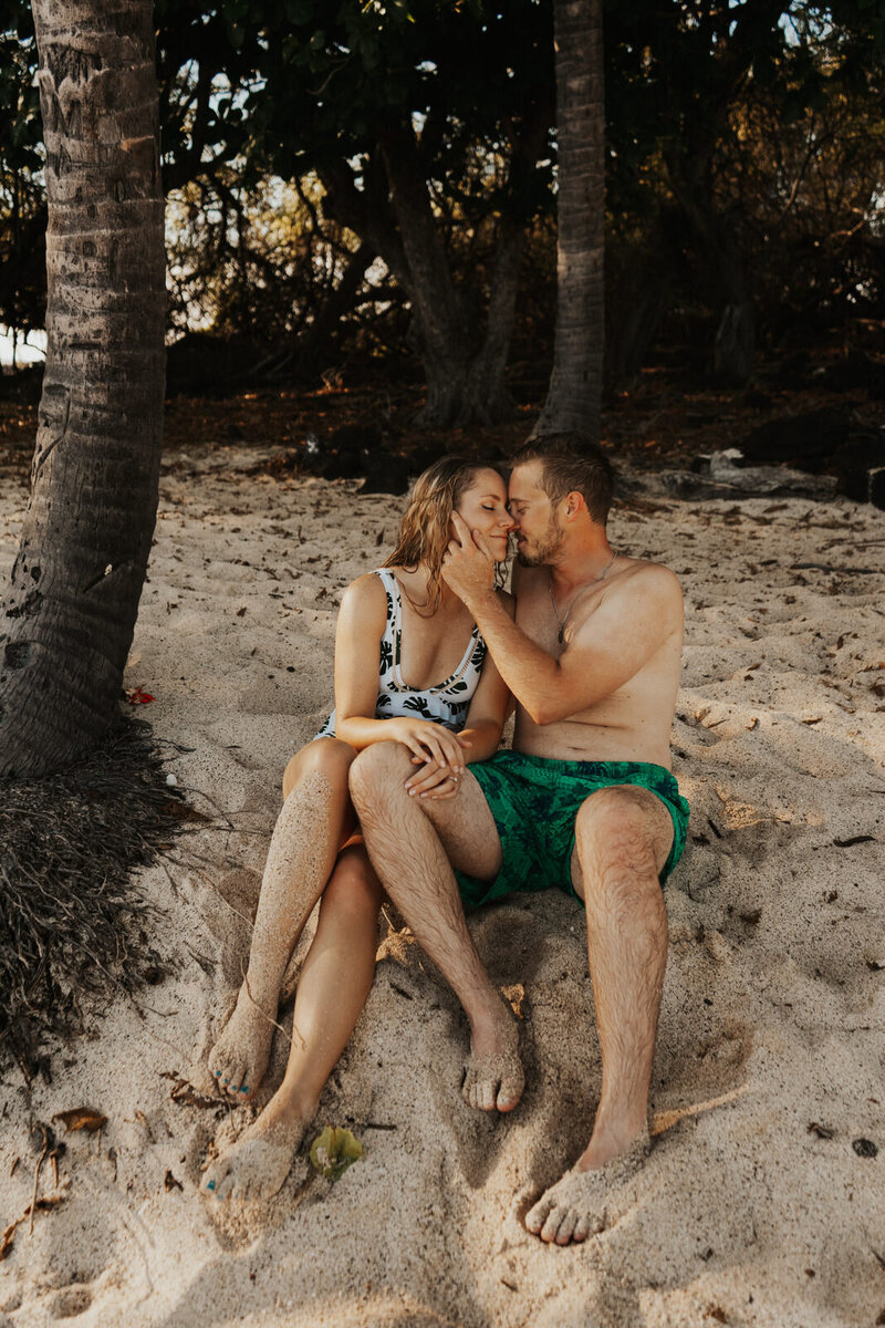 thewanderingb-honeymoon-couple-photographer-hawaii-big-island-102