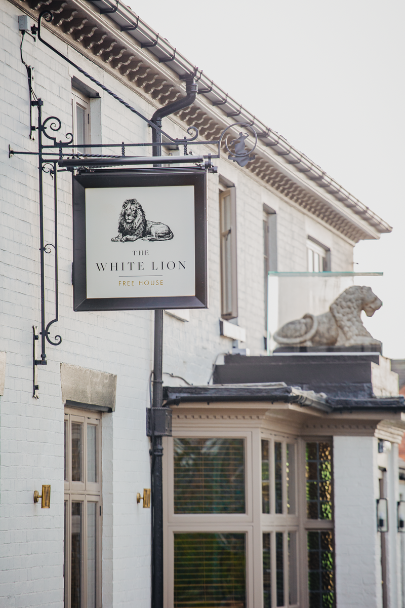 The White Lion at Hankelow external signage