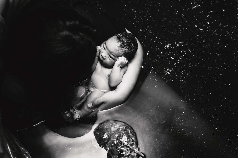 black-and-white-las-vegas-birth-photography
