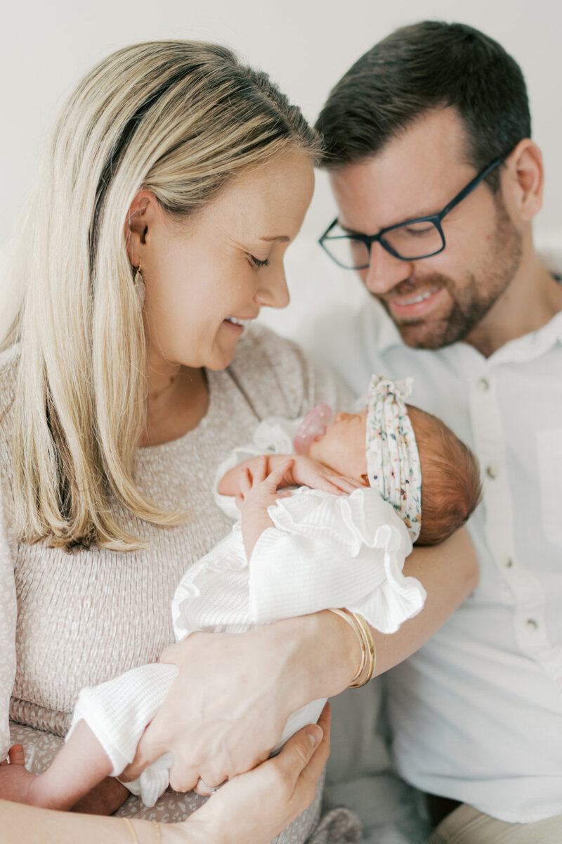 Klaire-dixius-photography-virginia-family-photographer-taylor-doug-newborn-1