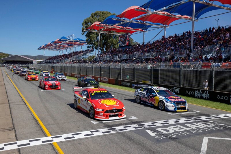 Vailo 500 Adelaide Clipsal cars at start line