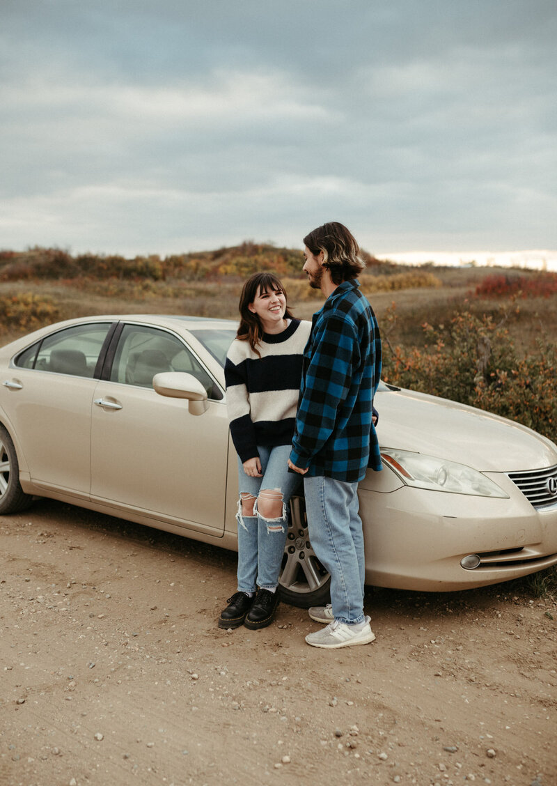 Couples_Session_Saskatoon_Cranberry_Flats_KaylaCassidyPhotography-7