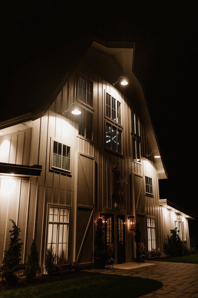 Etre farms Michigan wedding venue saint joseph st luxury barn all inclusive photography photographer -100