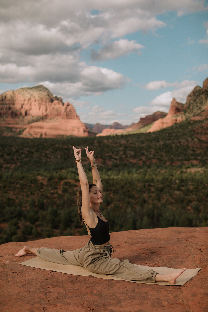 ally-arizona-nicholas-photography-elopement-yoga-reiki-breathwork-14 3
