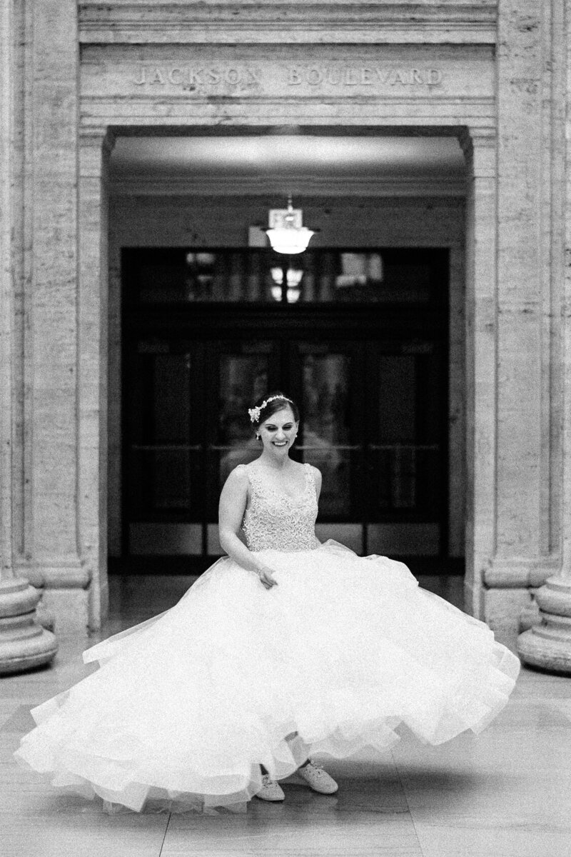 union station in chicago wedding portraits