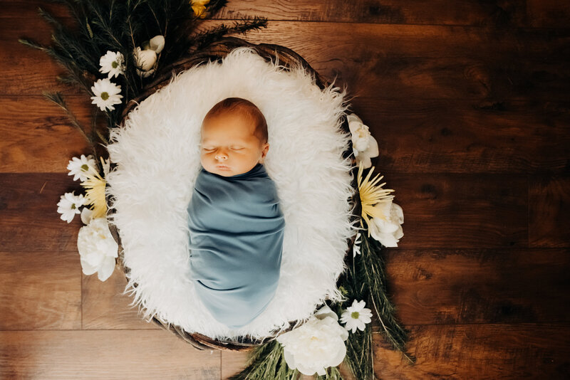 Affordable newborn photography with Jameson