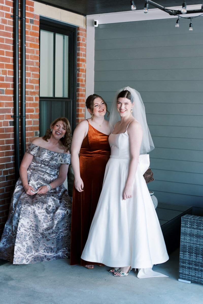 sarah-elizabeth-studio-ohio-wedding-photographer-the-landing-cummins-wedding-friday-first-look-dad-26