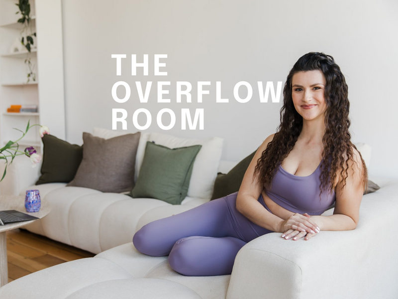Hailey Ann Co Bookkeeper for female entrepreneurs at desk with laptop, note book and computer mouse