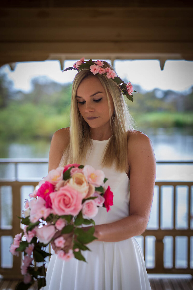 Matching wedding bouquet and hairpiece