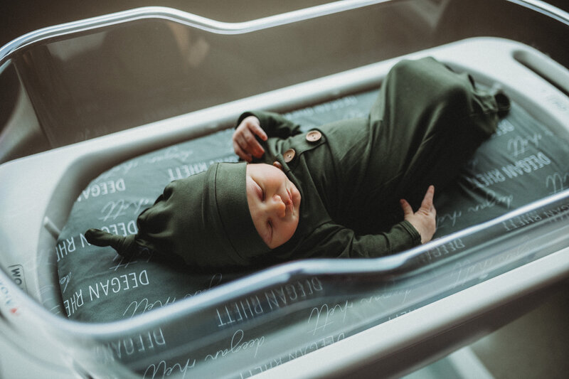 Sydnie Decou Photography capturing lifestyle newborn photos