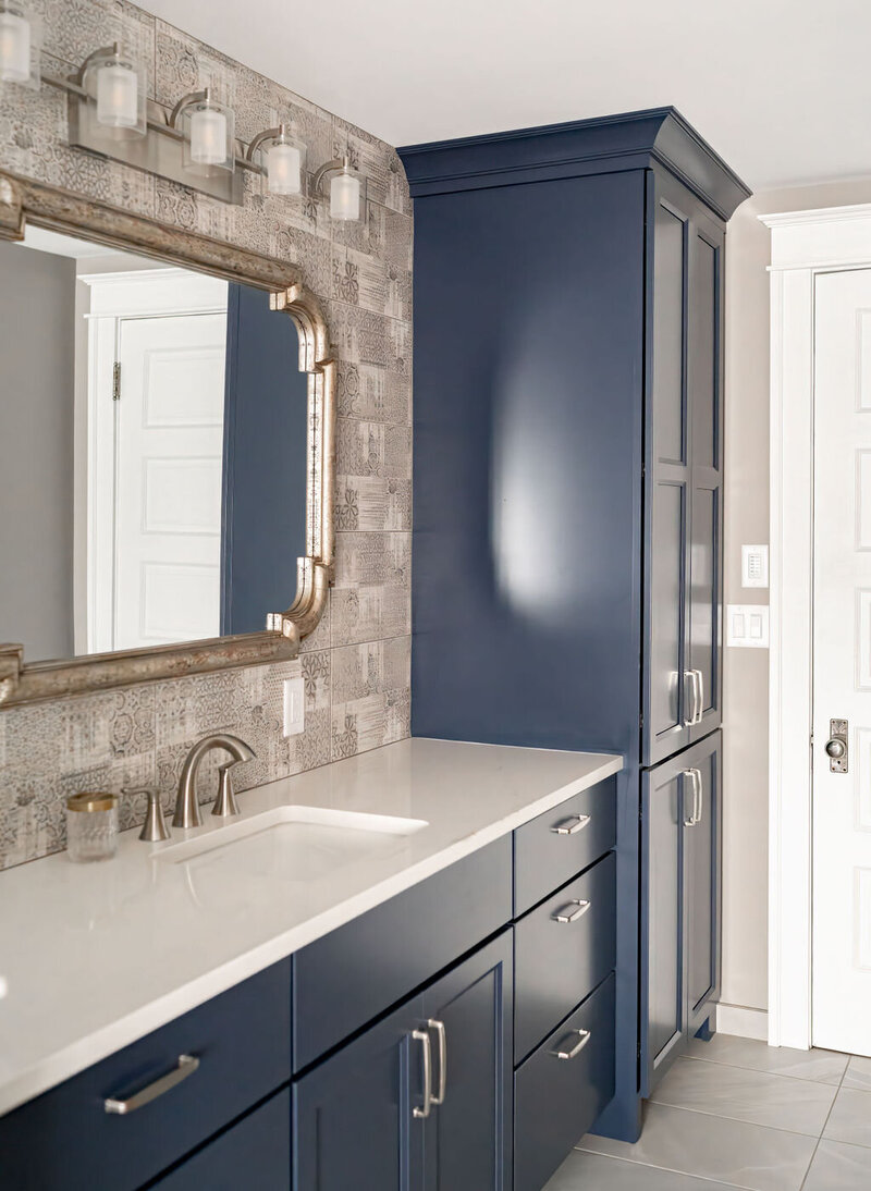 traditional-elegant-bathroom-vanity-02