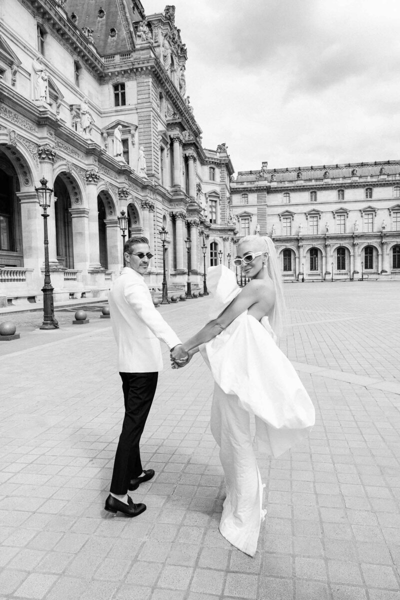 couple photoshoot in paris france 8
