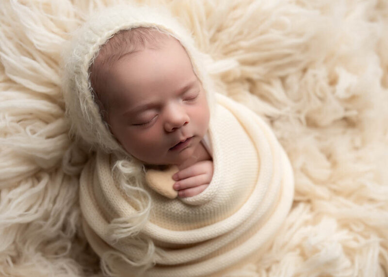 newborn-mini-session-cream-swaddle-close-left-1