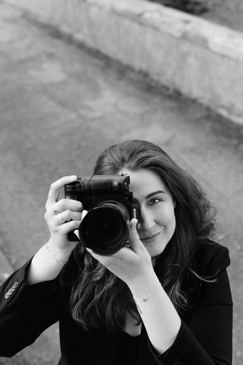 femme photographe en noir et blanc portrait profesionnel nevers bourgogne