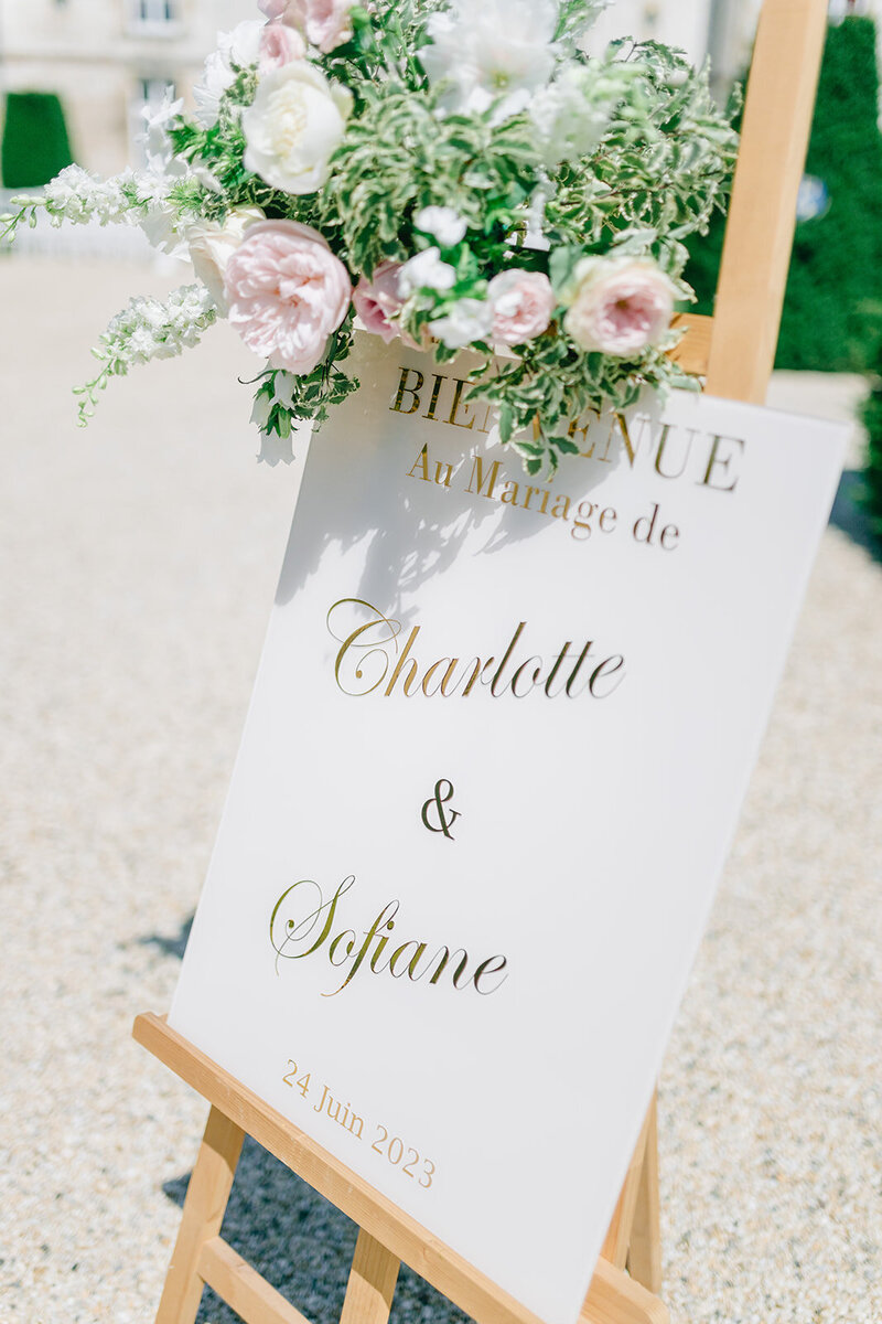 Morgane Ball Photography Chateau de Vitry-la-Ville Lovely Instants wedding planner Flexprod Bertacchi traiteur ceremony