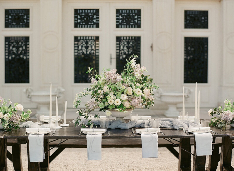 outdoor-destination-wedding-table-Stephanie-Brauer