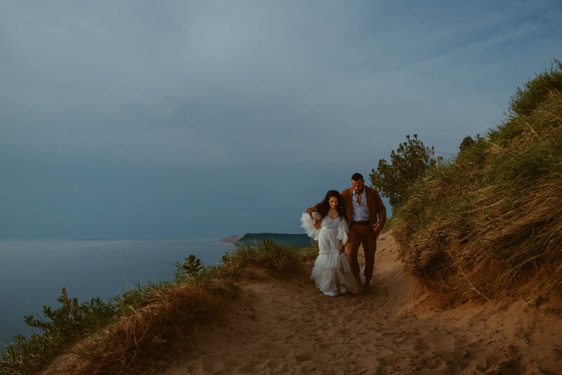 empire-bluff-trail-traverse-city-michigan-elopement-michigan-wedding-photographer-alisciamariephotography-6289