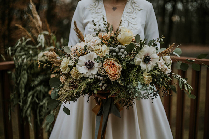 edith-elan-illinois-shady-oaks-camp-rustic-fall-wedding-bridal-bouquet
