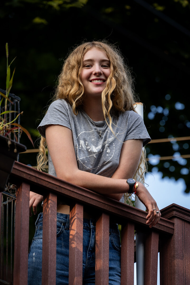 Jeune fille au balcon Photo de famille Montréal