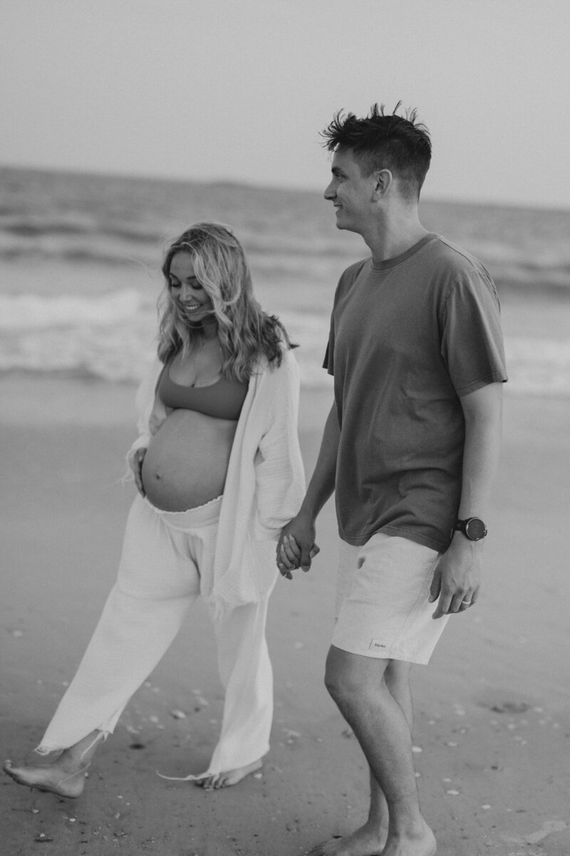 maternity couple on wrightsville beach