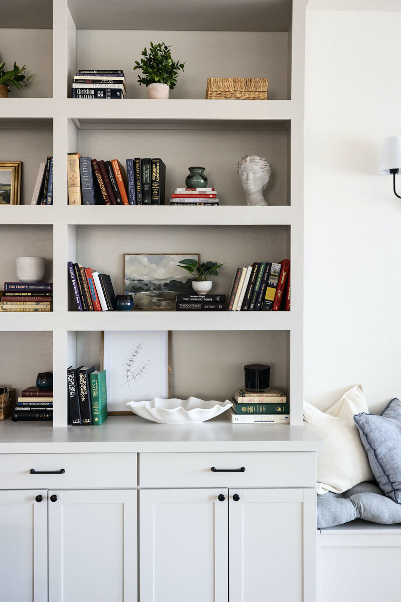 shelves-in-reader-retreat-interior-design-arizona