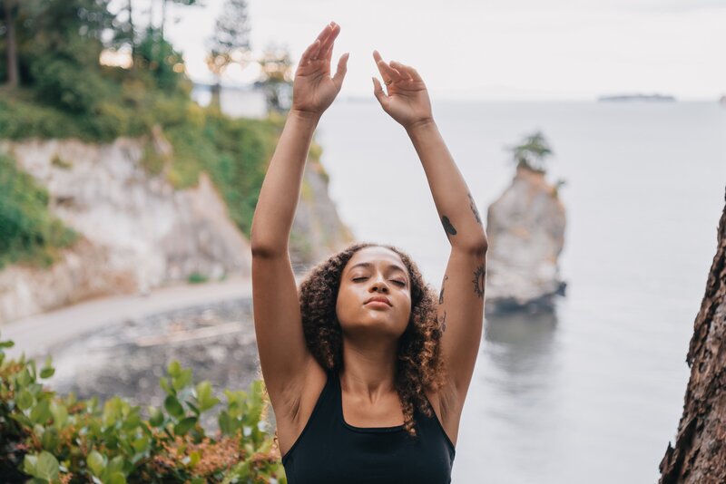 Womxn-meditating-hands-up-Tantric-Sex-Coach-Yanique-Bell