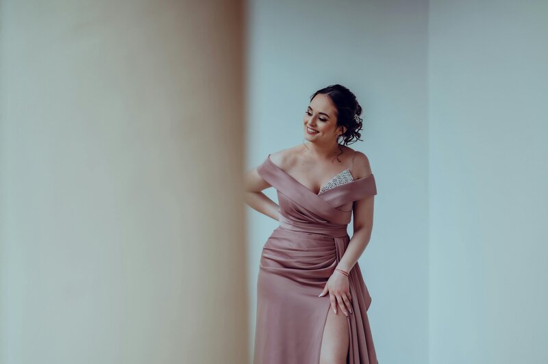 This Showit template for photographers is the ultimate website template for creative professionals. Built for portrait and fashion photographers, this minimalist, film-style template offers a modern, cinematic aesthetic perfect for editorial photography and couples sessions. The customizable photographer website template features sleek design, responsive layouts, and a matching brand kit, making it the ideal choice for those seeking a standout online presence. Elevate your portfolio with this SEO-friendly, easy-to-use Showit template for photographers.