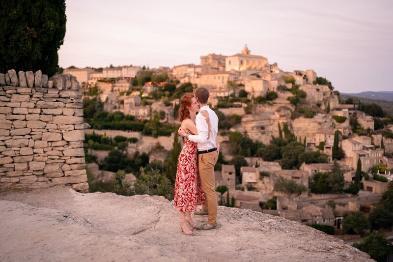 gordes, provence, photoshoot, photographer, wedding, engagement