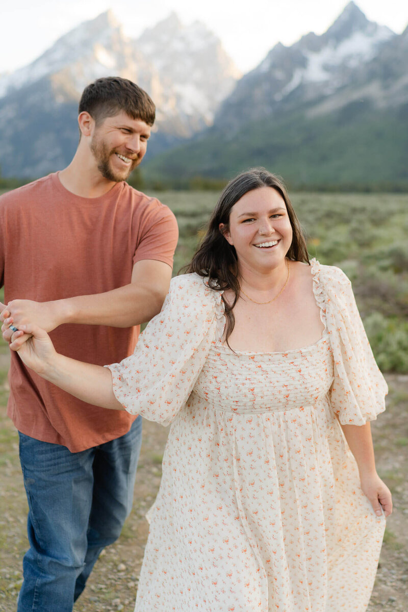 elopement photographer shin deep in the rio grande