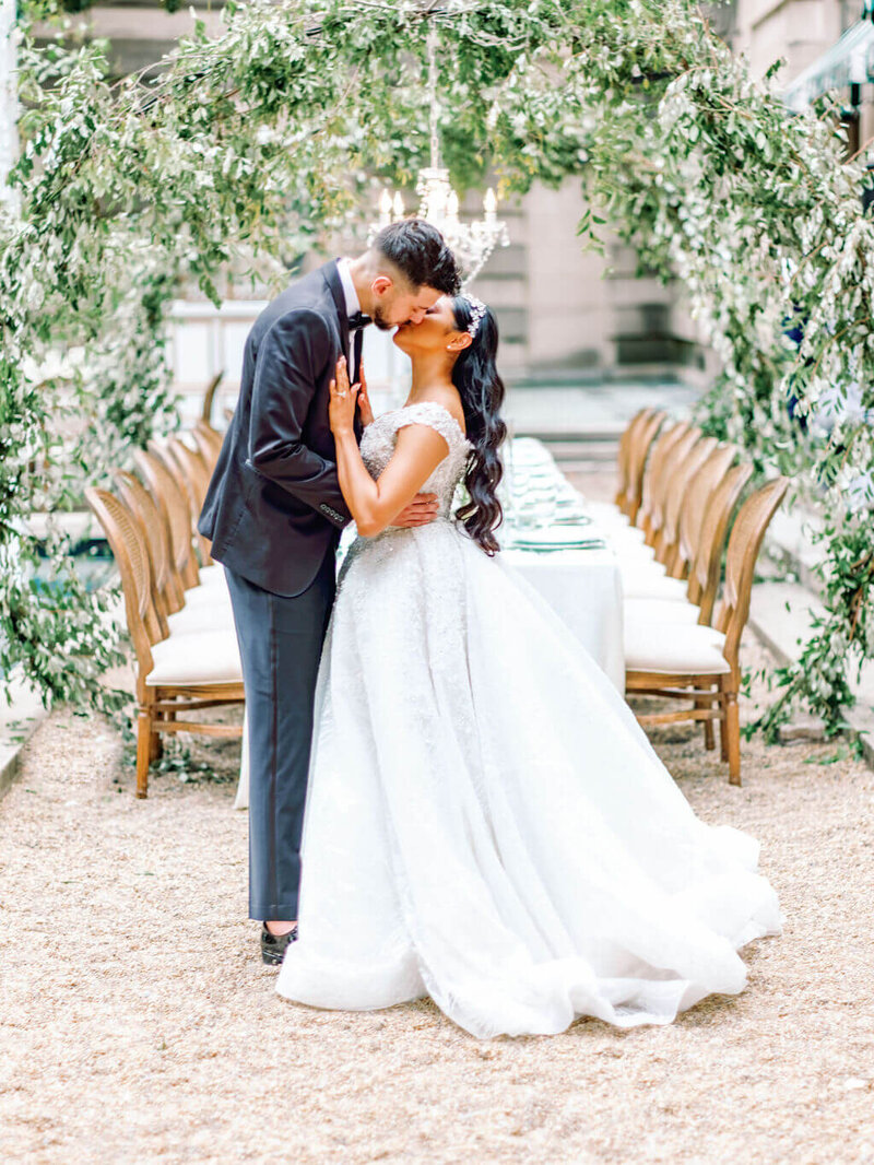 carolina-tyler-outdoor-wedding-reception-larz-anderson-house-springvale-floral-2