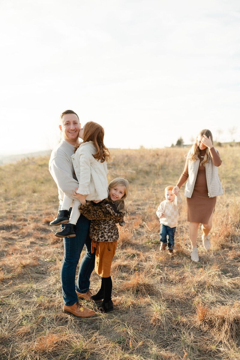 Fall-FamilyofFive-EdenPrairie-Bloomington-Minnesota-RelaxedFamilyPhotographer2