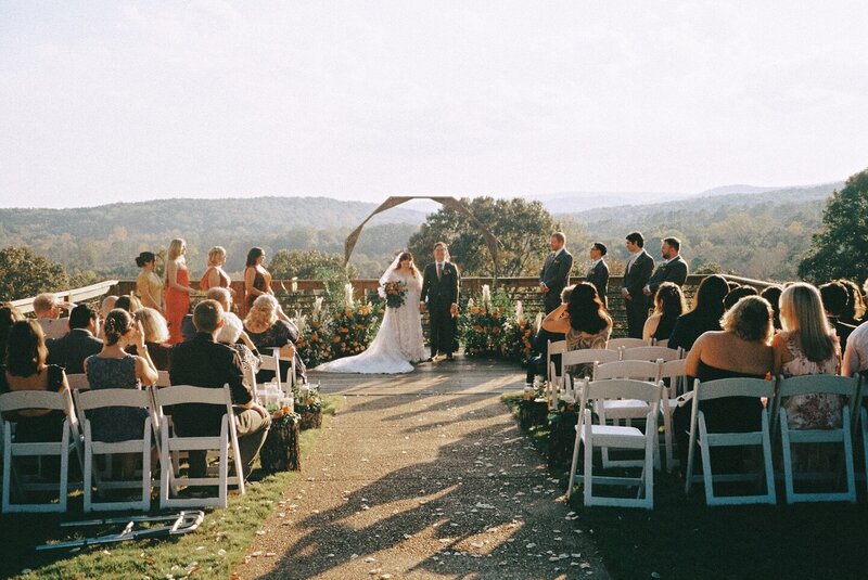 outdoor-ceremony-at-lewallen-farms