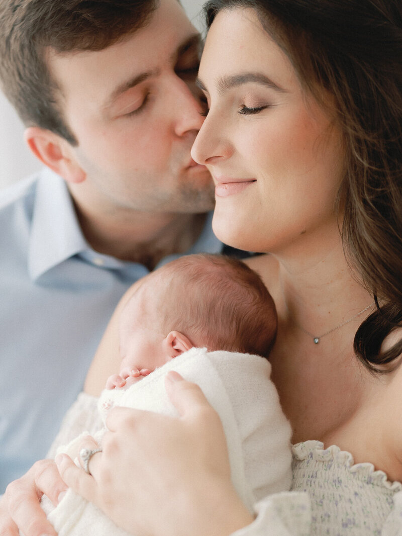 Brooke Lacombe is an Ottawa, Ontario based baby photographer, specializing in motherhood, maternity, newborn and family fine art photography.