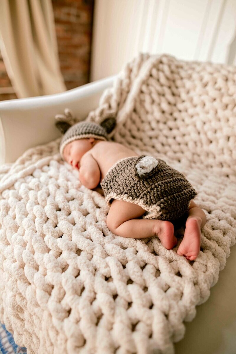 Mercado-Newborn-Studio-Photoshoot-17-of-49-1025x1536